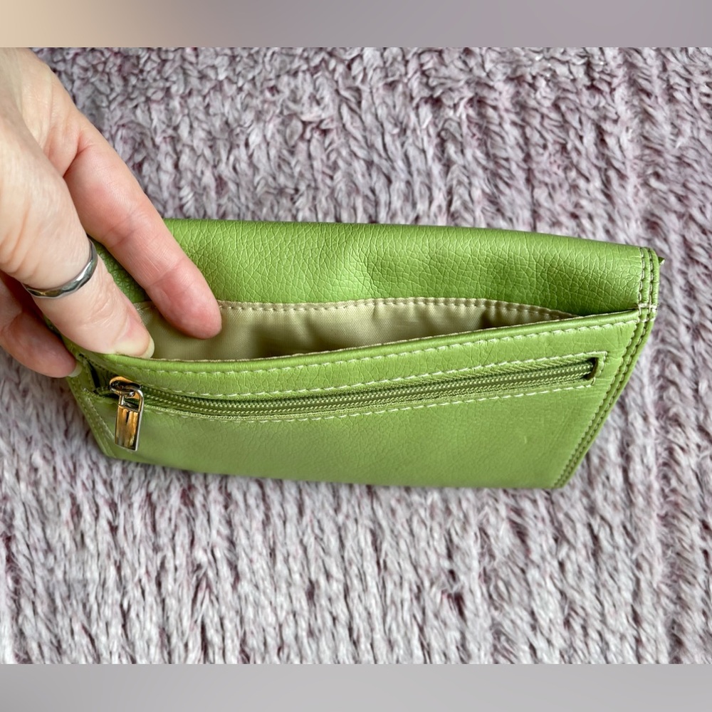 Green Wallet - Picture 5 of 5